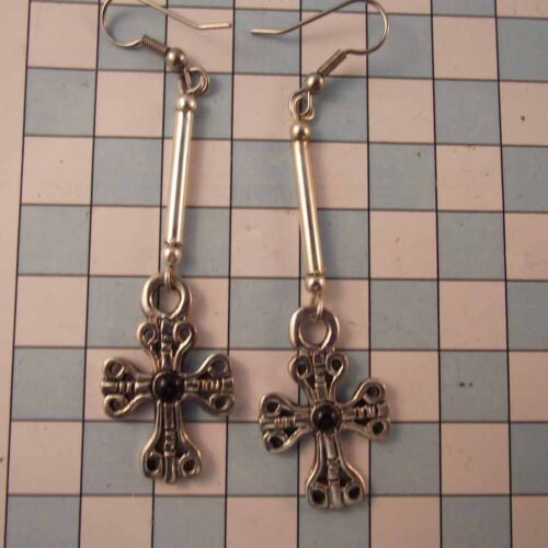 Celtic Brooches, Earrings & Pendants – Silver & Copper Plated Pewter. 39 BKE34-PS