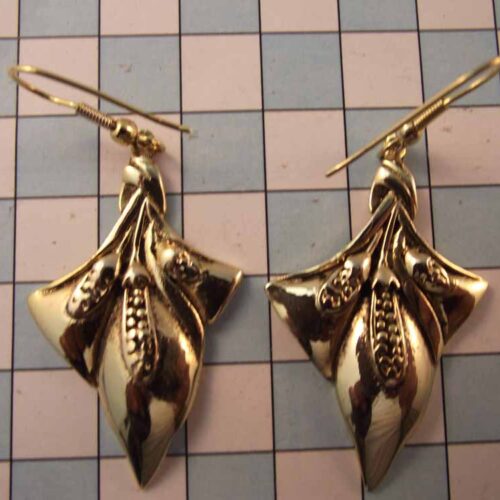 Celtic Brooches, Earrings & Pendants - Gold Plated Pewter. 33 BKE38-PG