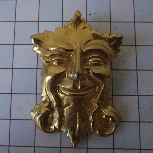 Celtic Brooches, Earrings & Pendants - Gold Plated Pewter. 61 SPB002GP